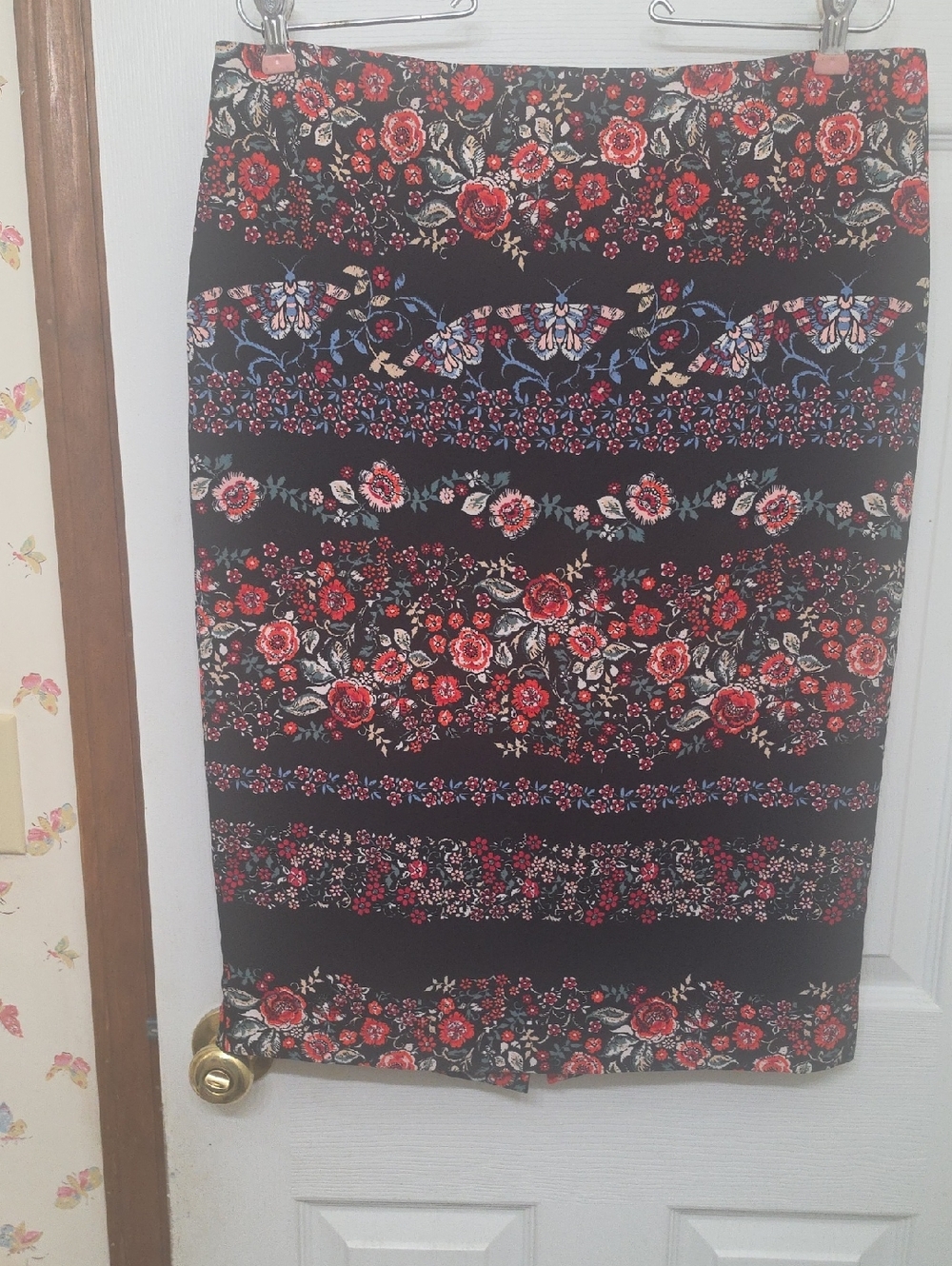 New York & Company Black Floral Pencil Skirt